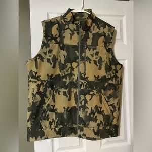 Simms Fishing Vest - Camo Like New Size XL